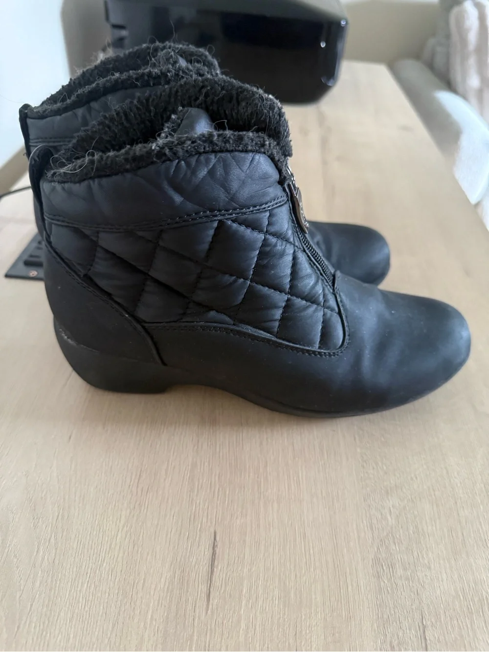 Sporto Ladies all weather Black Quilted Winter Boots with Front Zipper